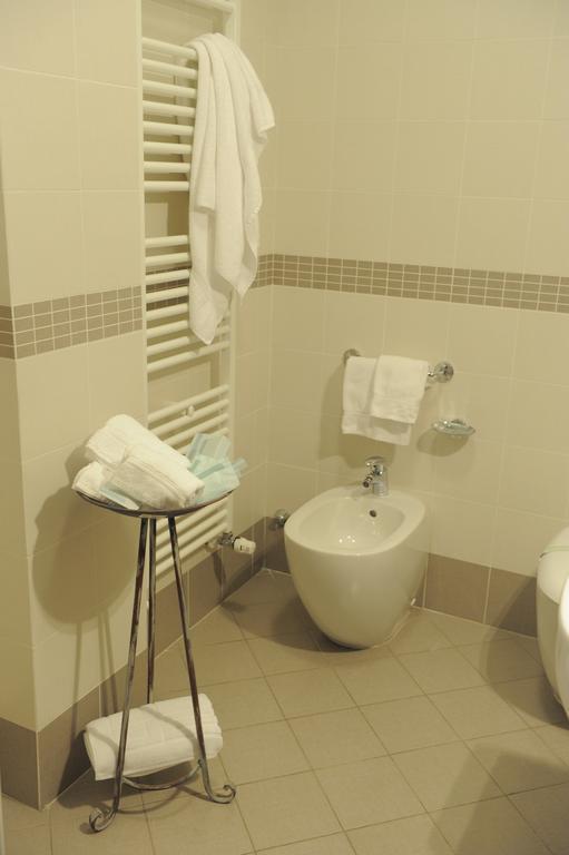 Hotel Plazza Porcari Bagian luar foto