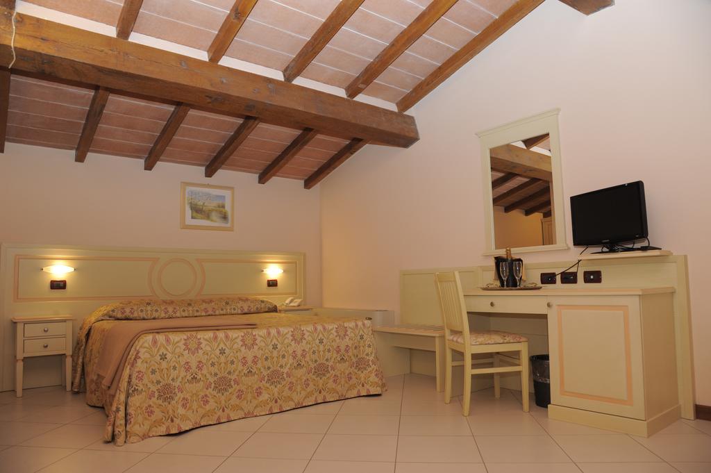 Hotel Plazza Porcari Bagian luar foto
