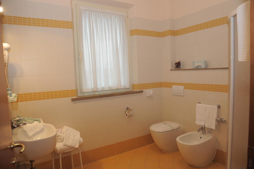 Hotel Plazza Porcari Bagian luar foto