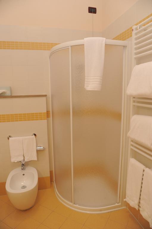 Hotel Plazza Porcari Bagian luar foto