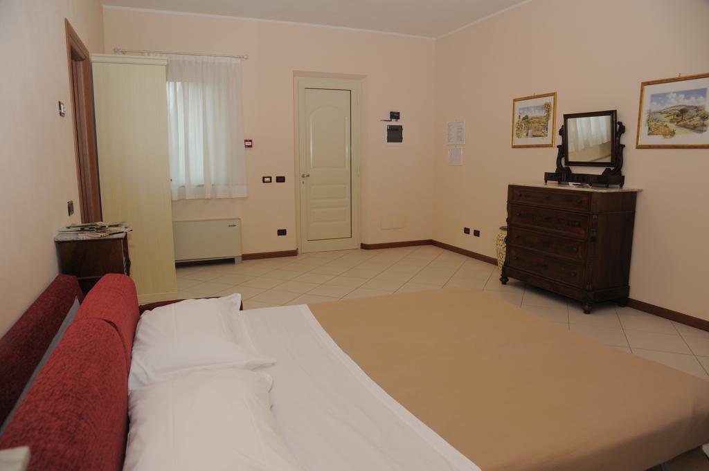 Hotel Plazza Porcari Bagian luar foto