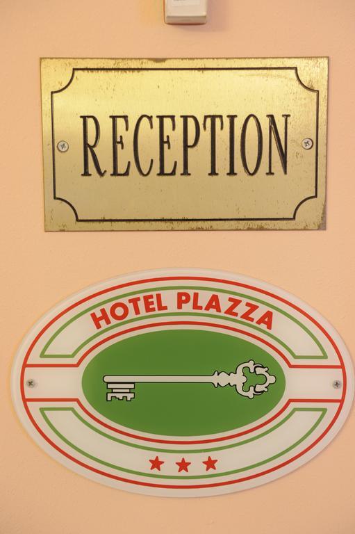 Hotel Plazza Porcari Bagian luar foto