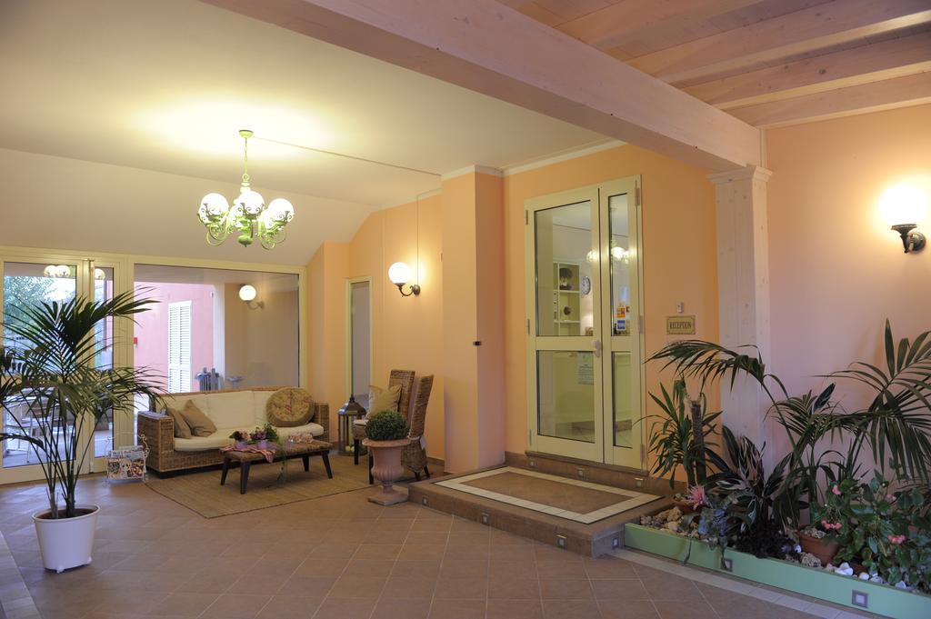Hotel Plazza Porcari Bagian luar foto