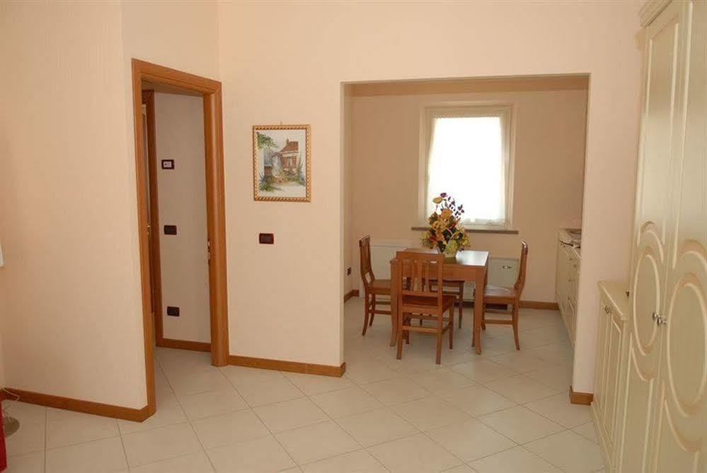 Hotel Plazza Porcari Bagian luar foto
